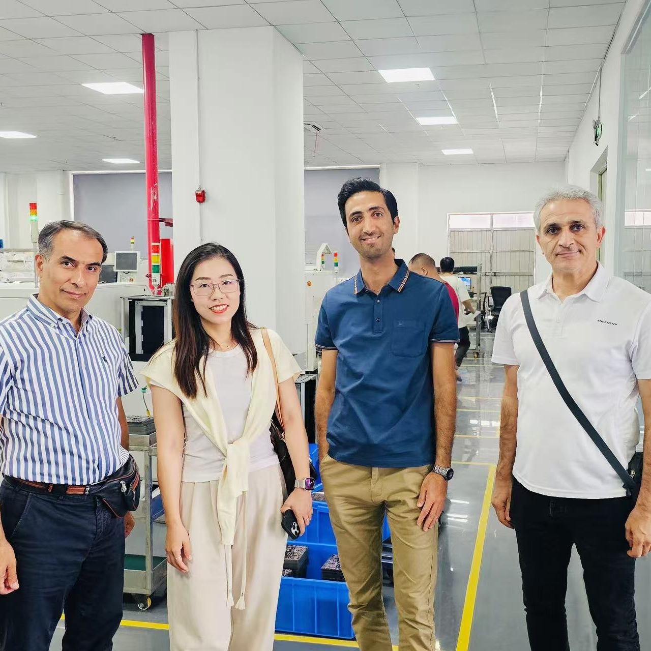 Incroyable popularité de la marque ! Les clients étrangers viennent à l'usine BMAX pour inspecter et échanger afin de parvenir à un nouveau cycle de coopération stratégique !