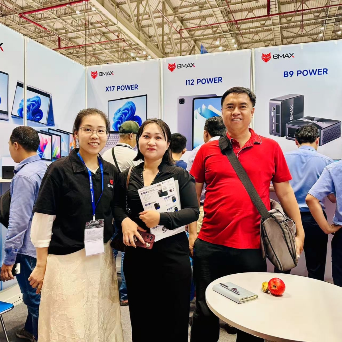 De nouveaux produits durs, étonnant le public! BMAX a fait une forte apparition à l'exposition conjointe de la marque d'exportation de Chine (Vietnam)!